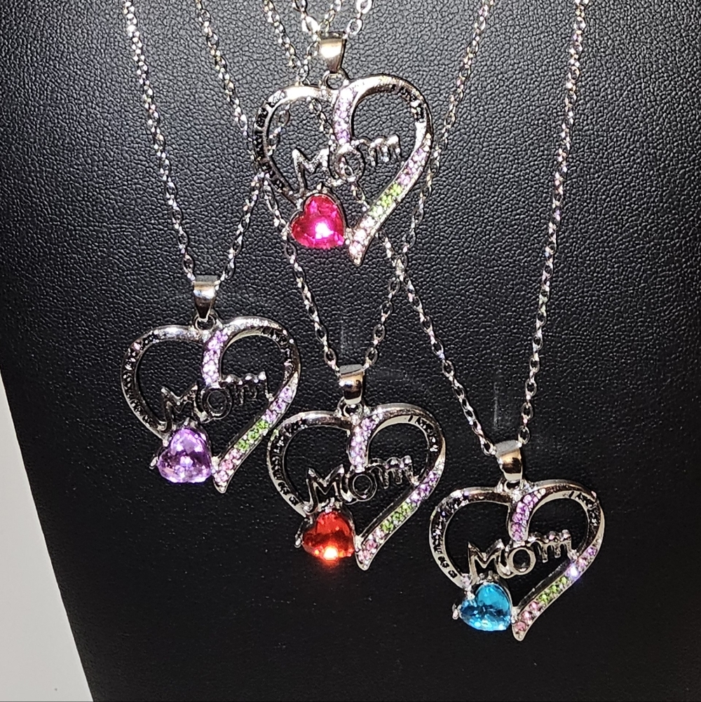 Heart Pendant 'Mom' Necklace - Select 1 - Picture 2 of 6
